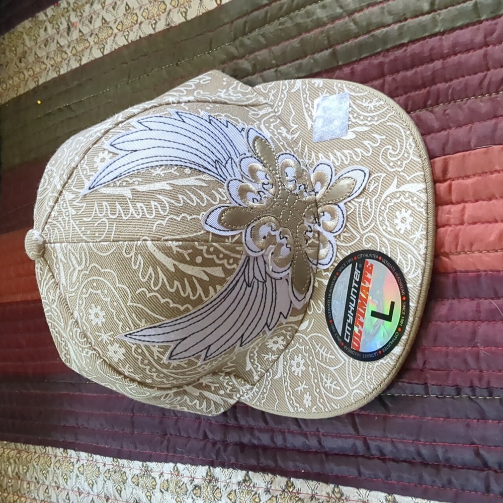 CITY HUNTER* Flat billed embroidered 6 panel full cap. NWT. Size L.